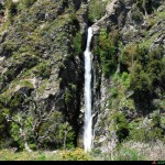 Vista frontale della cascata Palmarello dal serro roccioso